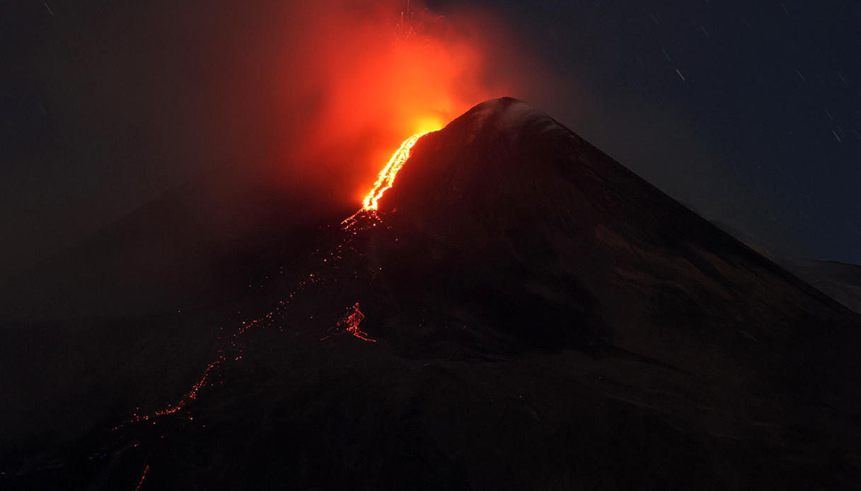 Etna in eruzione, riprende l Etna in eruzione, riprende l