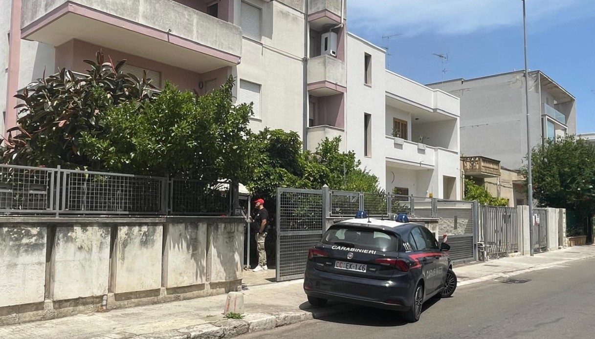 Femminicidio a Lecce, uomo spara alla moglie in casa e chiama i soccorsi: arrestato 82enne Femminicidio a Lecce, uomo spara alla moglie in casa e chiama i soccorsi: arrestato 82enne