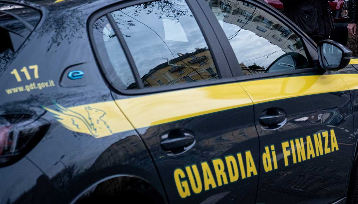 Falso invalido di Avellino faceva la spesa e la caricava sull Falso invalido di Avellino faceva la spesa e la caricava sull