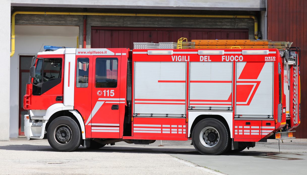 Incendio verso Fiumicino e autostrada a Roma bloccata, fiamme verso l Incendio verso Fiumicino e autostrada a Roma bloccata, fiamme verso l
