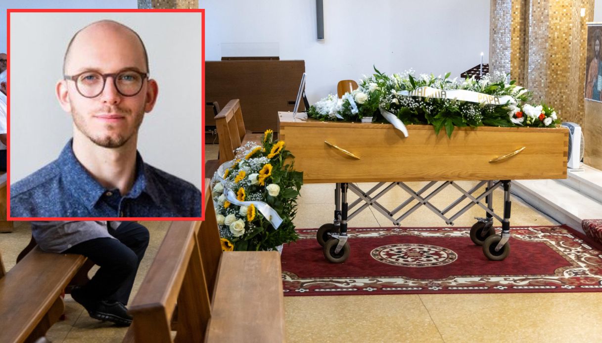 https://wips.plug.it/cips/notizie.virgilio.it/cms/2025/06/funerali-alessandro-coatti-longastrino.jpg