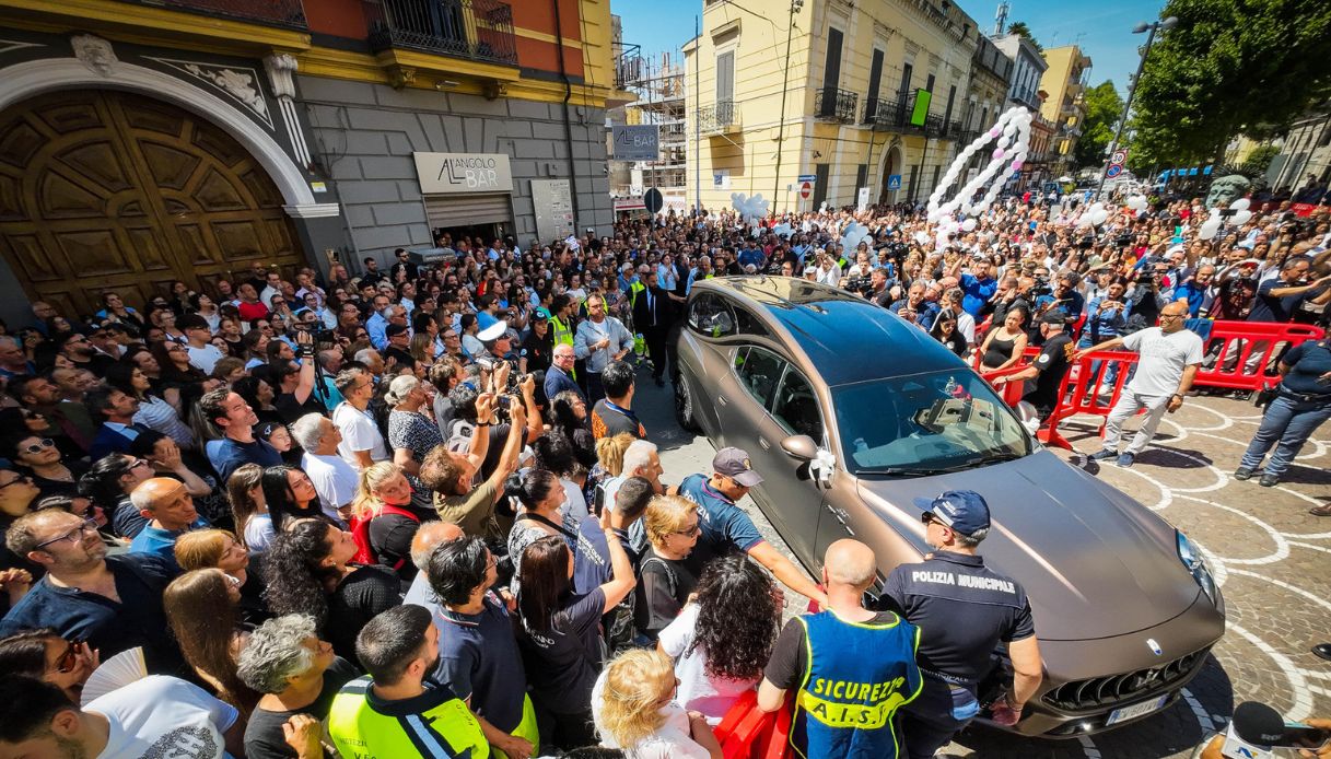 funerali martina carbonaro il riferimento a tucci nell omelia del cardinale battaglia idea malata d amore 