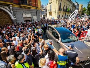 Funerali Martina Carbonaro, il riferimento a Tucci nell'omelia del cardinale Battaglia: 