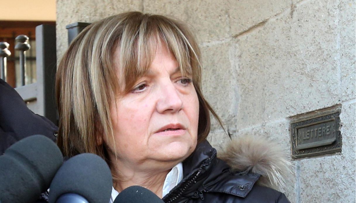 Garlasco, la madre di Chiara Poggi parla dopo il sopralluogo: "Se non può difendersi lei, lo facciamo noi" Garlasco, la madre di Chiara Poggi parla dopo il sopralluogo: "Se non può difendersi lei, lo facciamo noi"