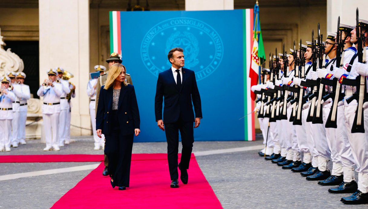 Meloni riceve il presidente francese Macron a P.Chigi