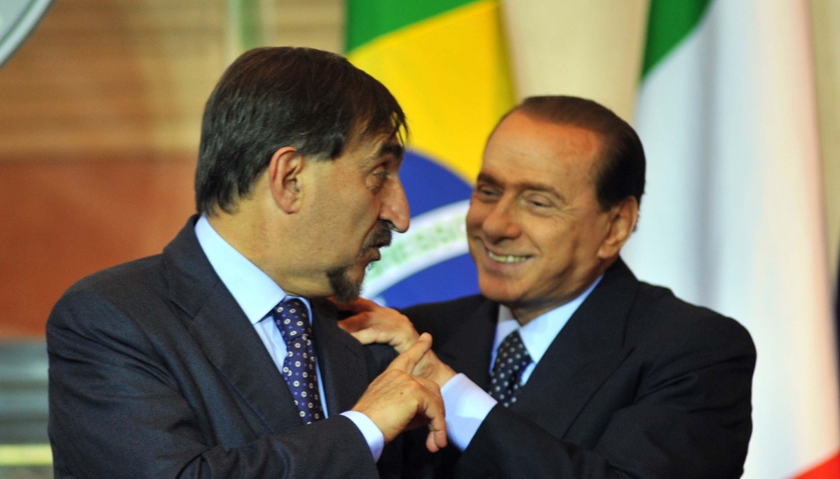 Silvio Berlusconi e l'abbraccio con Ignazio La Russa