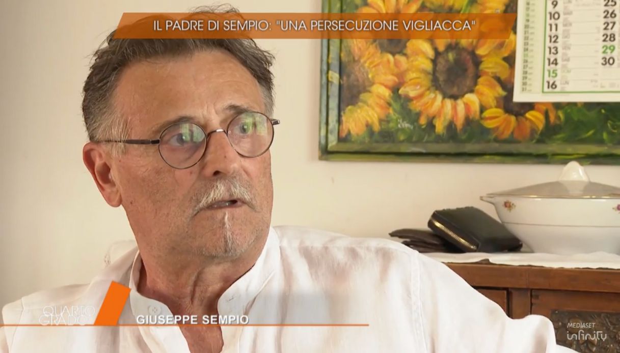 Il padre di Andrea Sempio sbotta a Quarto Grado: "Persecuzione vigliacca", lo sfogo su cosa succede in casa Il padre di Andrea Sempio sbotta a Quarto Grado: "Persecuzione vigliacca", lo sfogo su cosa succede in casa