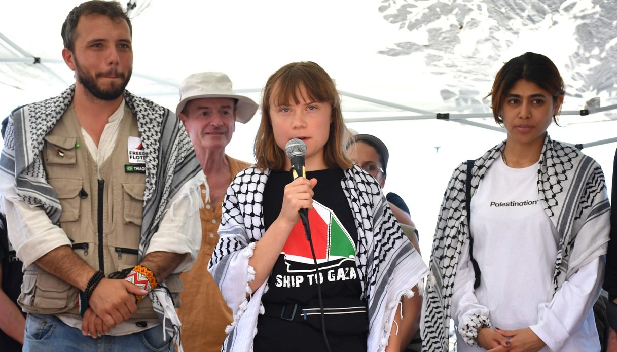 https://wips.plug.it/cips/notizie.virgilio.it/cms/2025/06/greta-thunberg-madleen-flotilla-israele.jpg