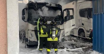 incendio-plastobok-italiana-parma