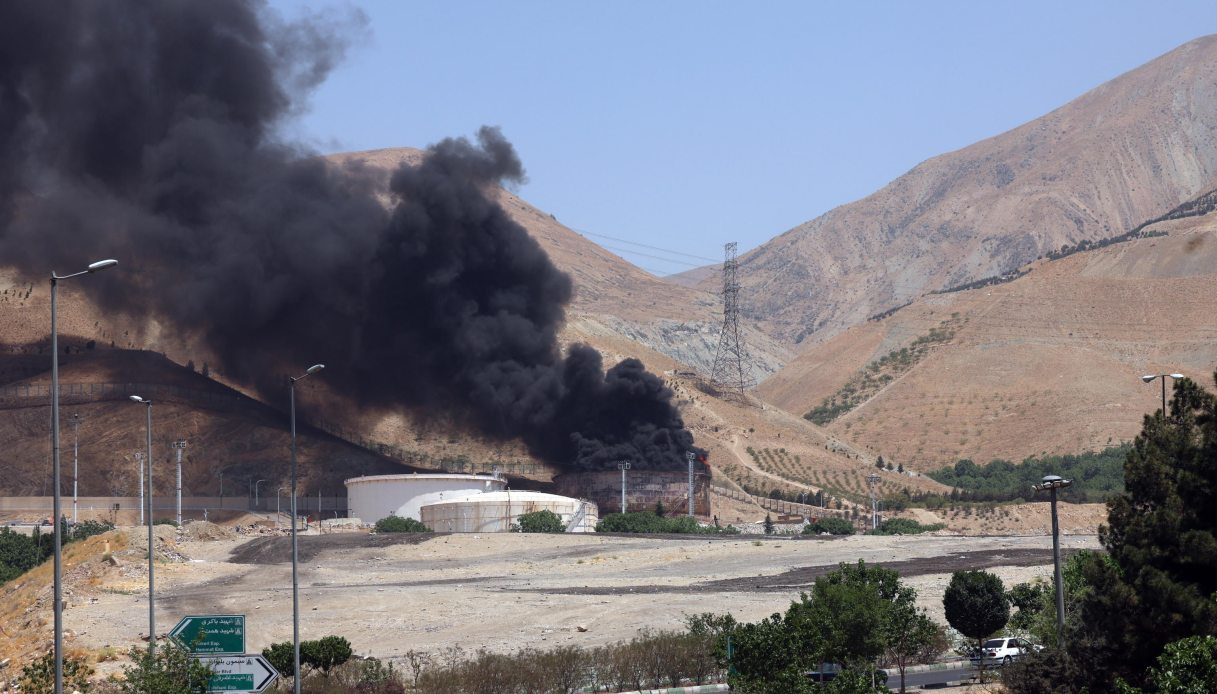 https://wips.plug.it/cips/notizie.virgilio.it/cms/2025/06/israele-bombarda-tv-stato-iran.jpg