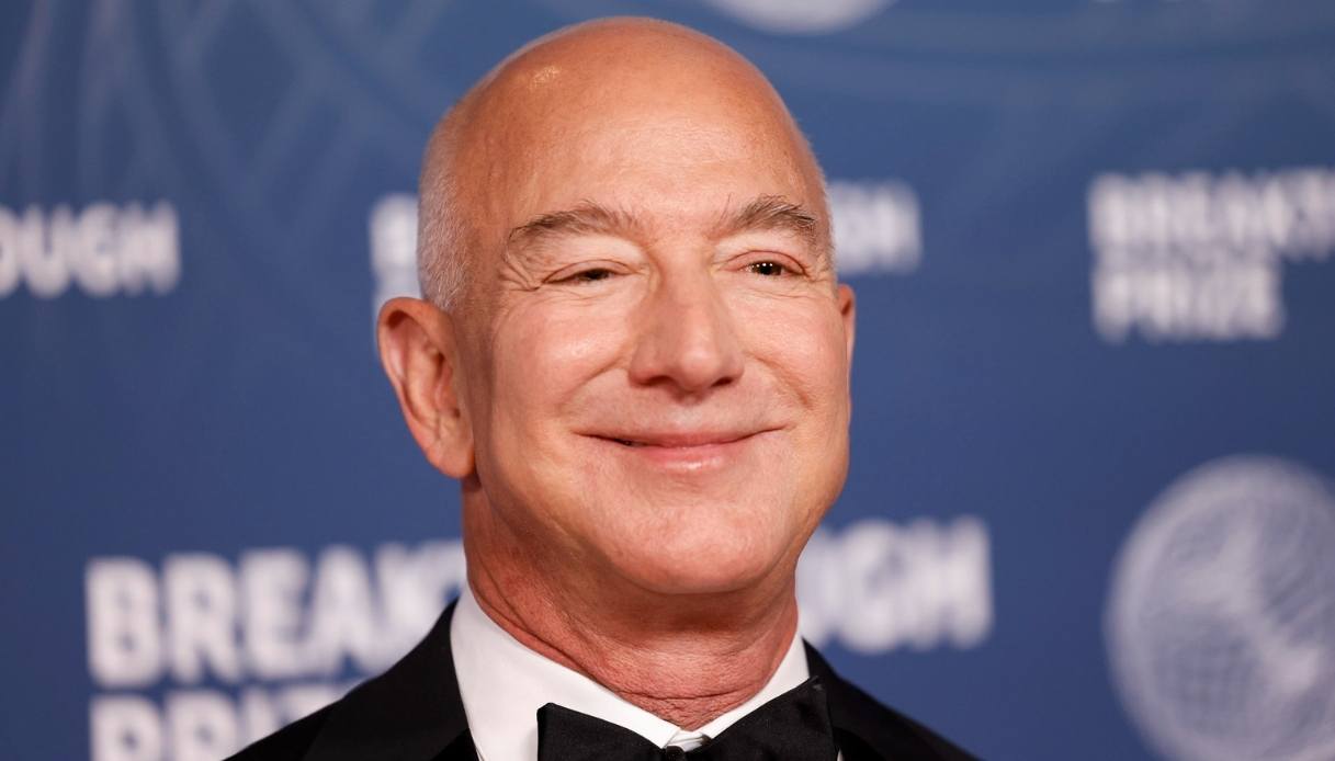 https://wips.plug.it/cips/notizie.virgilio.it/cms/2025/06/jeff-bezos-1.jpg