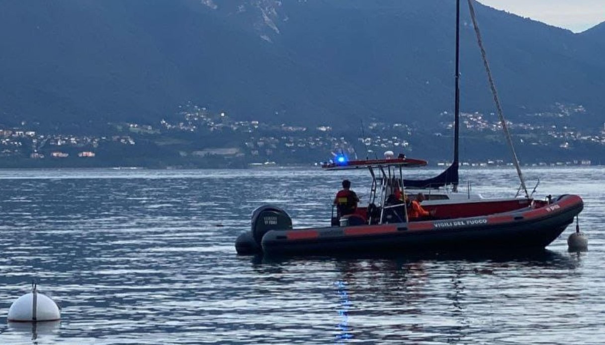 Turista muore mentre fa il bagno nel lago di Garda a Brenzone, annegato sotto gli occhi della moglie Turista muore mentre fa il bagno nel lago di Garda a Brenzone, annegato sotto gli occhi della moglie