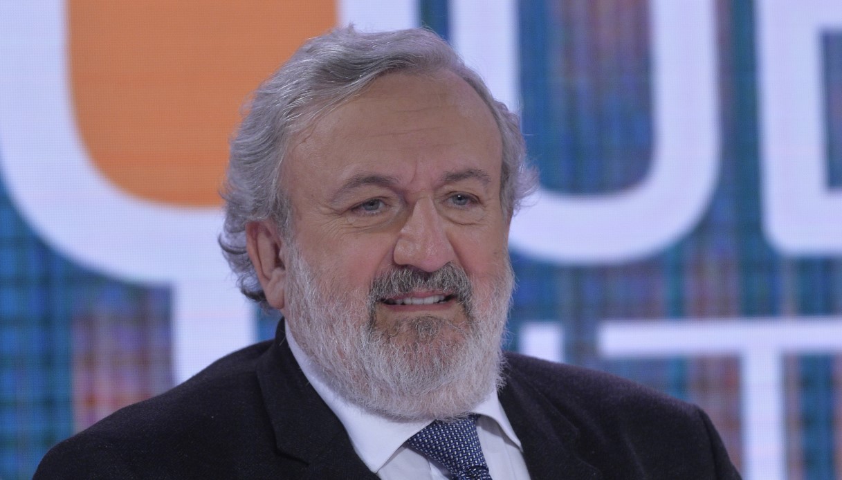https://wips.plug.it/cips/notizie.virgilio.it/cms/2025/06/michele-emiliano-compagna-valeria-gentile.jpg