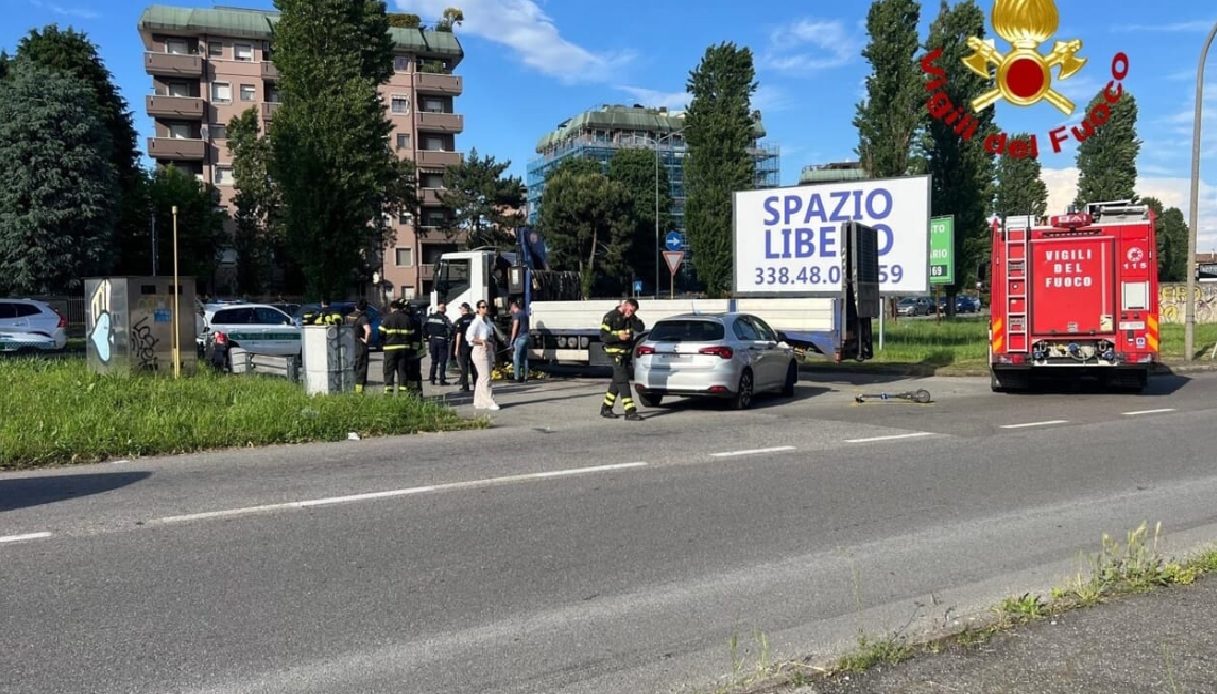Ragazzo in monopattino morto a Milano dopo un incidente in via Melzi d Ragazzo in monopattino morto a Milano dopo un incidente in via Melzi d