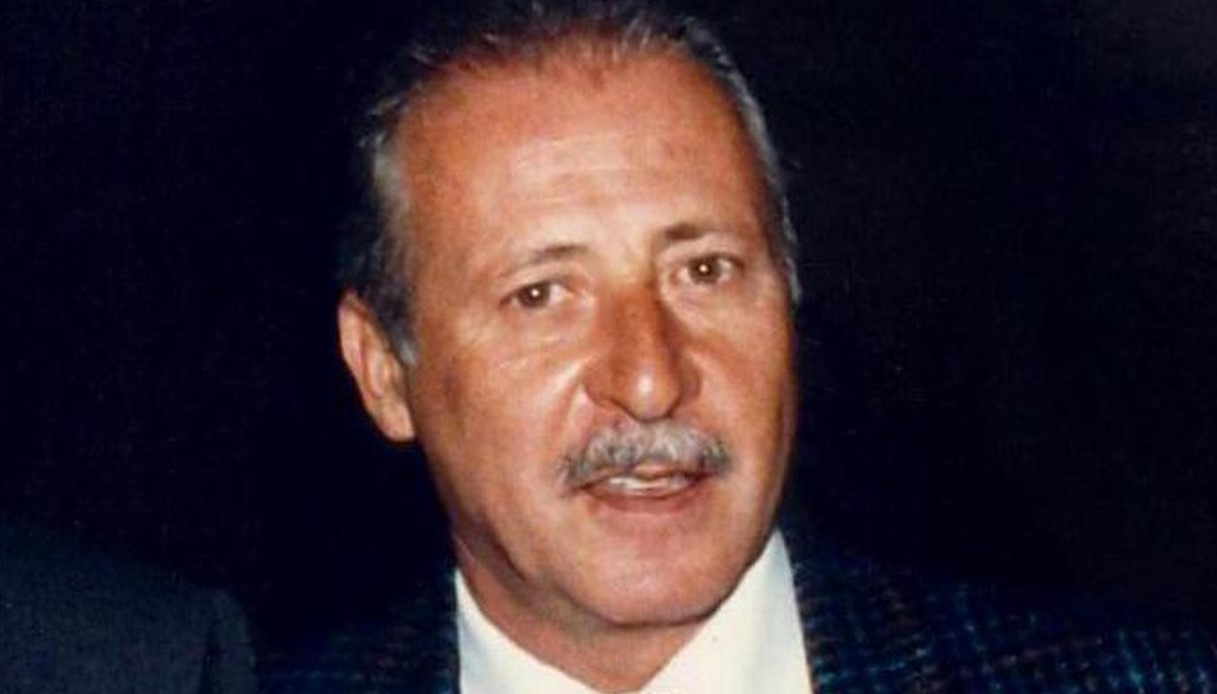 https://wips.plug.it/cips/notizie.virgilio.it/cms/2025/06/paolo-borsellino-tracce-maturita-2025-i-giovani-la-mia-speranza.jpg