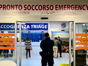 Feto nel cestino del bagno dell'ospedale di Piacenza, trovato tra stracci insanguinati