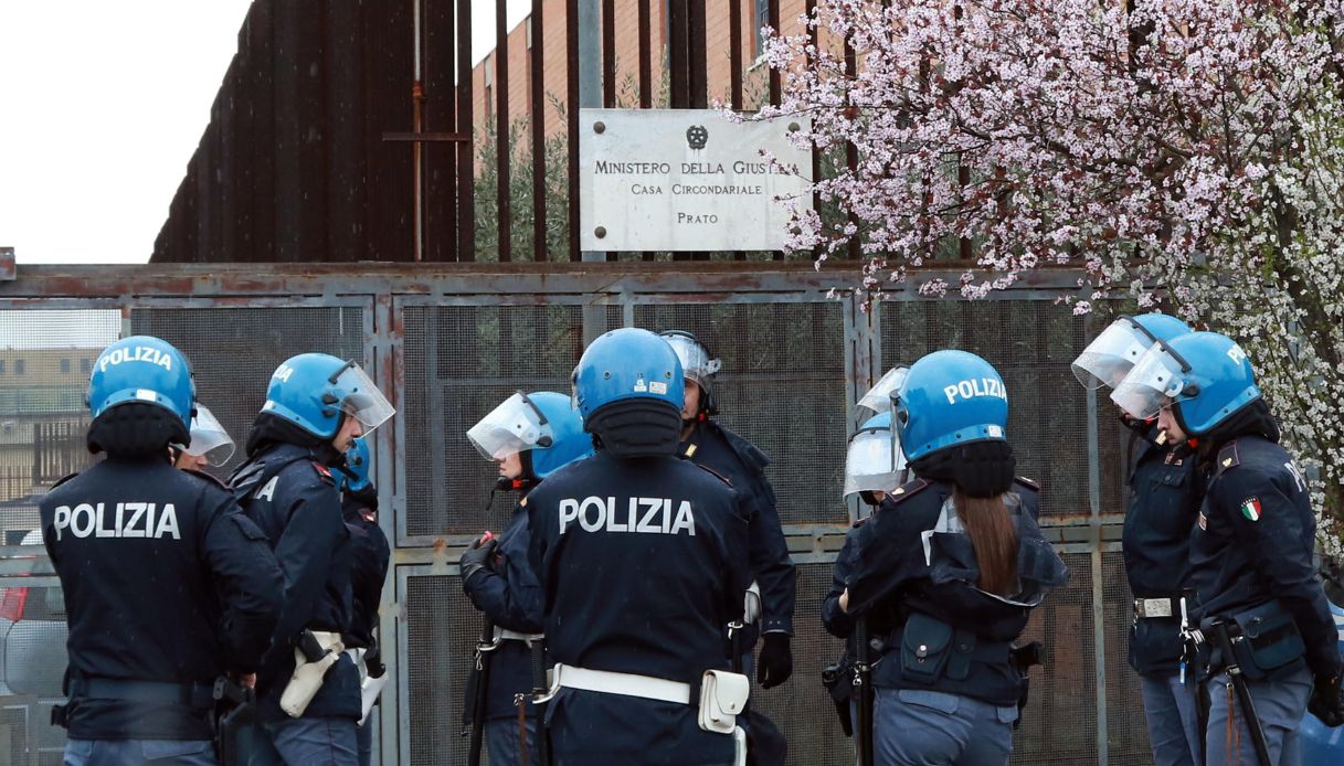 Killer delle escort Vasile Frumuzache aggredito in carcere a Prato, tre agenti indagati: di cosa sono accusati Killer delle escort Vasile Frumuzache aggredito in carcere a Prato, tre agenti indagati: di cosa sono accusati