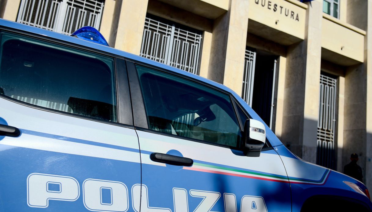 https://wips.plug.it/cips/notizie.virgilio.it/cms/2025/06/poliziotti-arrestati-rapina-roma.jpg