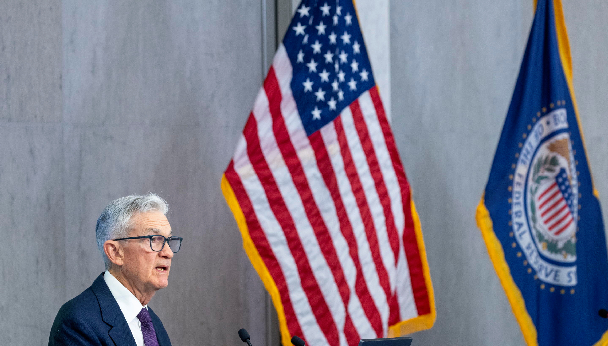 La Fed lascia i tassi di interesse invariati e Trump attacca Powell