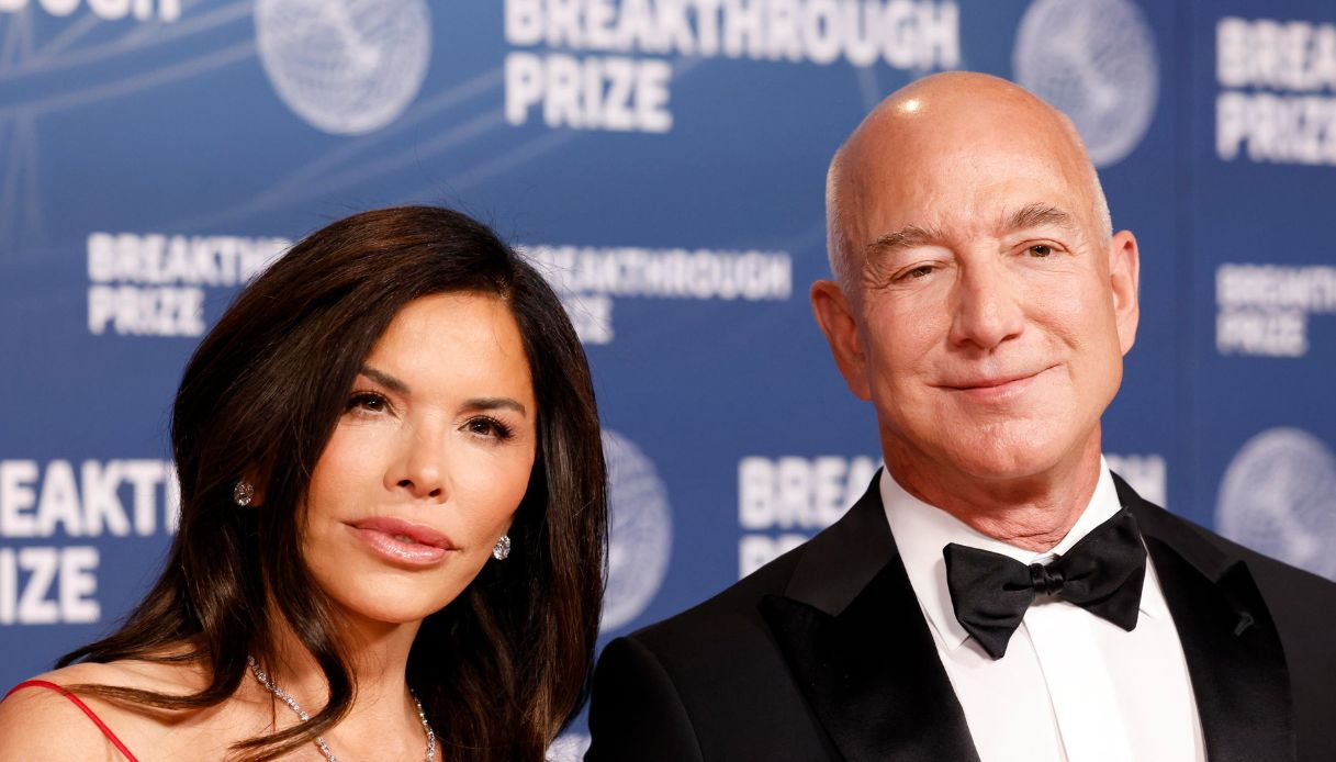 Protesta contro il matrimonio di Jeff Bezos e Lauren Sanchez a Venezia, il miliardario divide la laguna Protesta contro il matrimonio di Jeff Bezos e Lauren Sanchez a Venezia, il miliardario divide la laguna