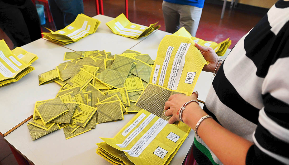 https://wips.plug.it/cips/notizie.virgilio.it/cms/2025/06/referendum-schede.jpg