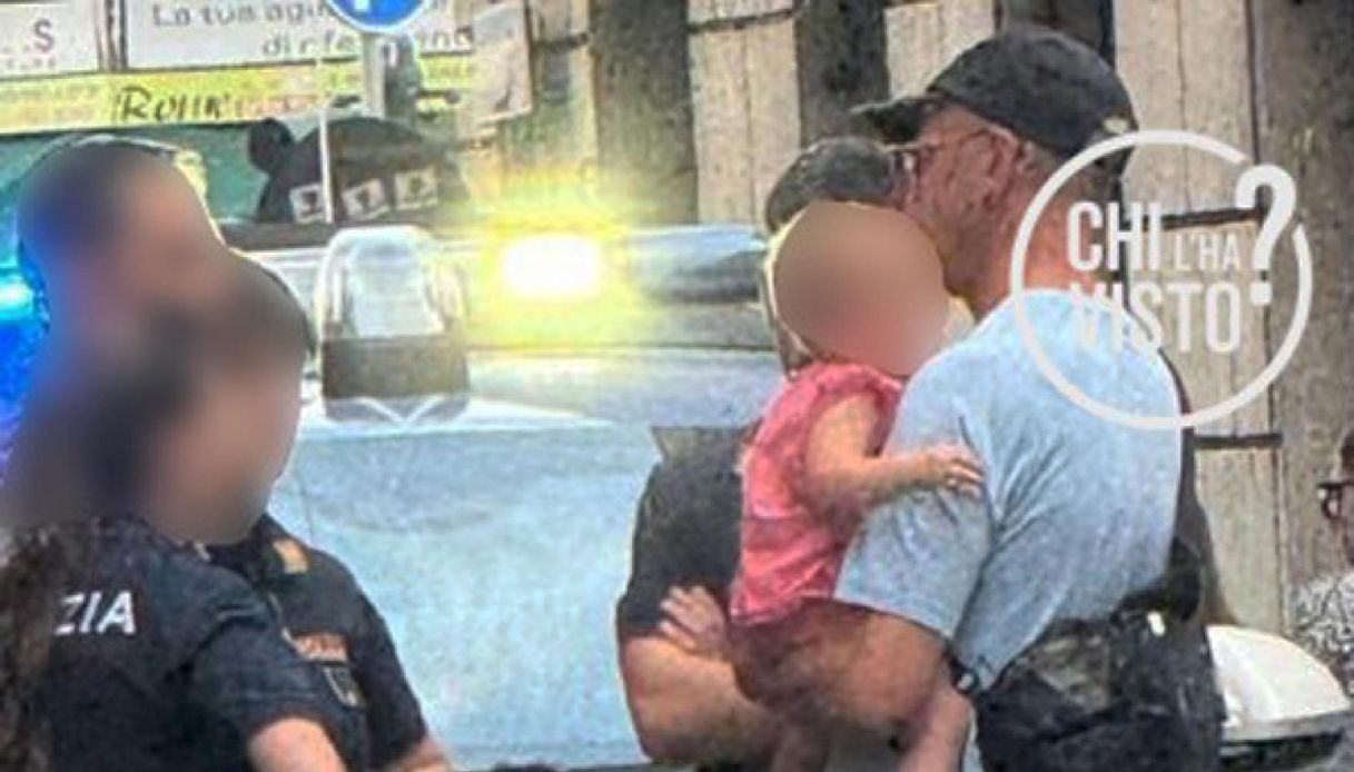 Villa Pamphili, spunta una nuova foto di Rexal Ford: lo scatto con gli agenti di polizia durante un controllo Villa Pamphili, spunta una nuova foto di Rexal Ford: lo scatto con gli agenti di polizia durante un controllo