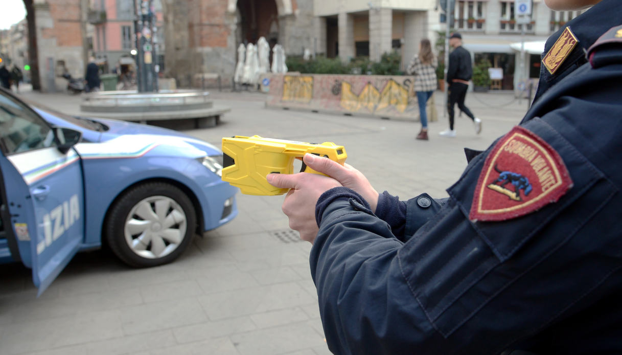 https://wips.plug.it/cips/notizie.virgilio.it/cms/2025/06/riccardo-zappone-taser-indagati.jpg