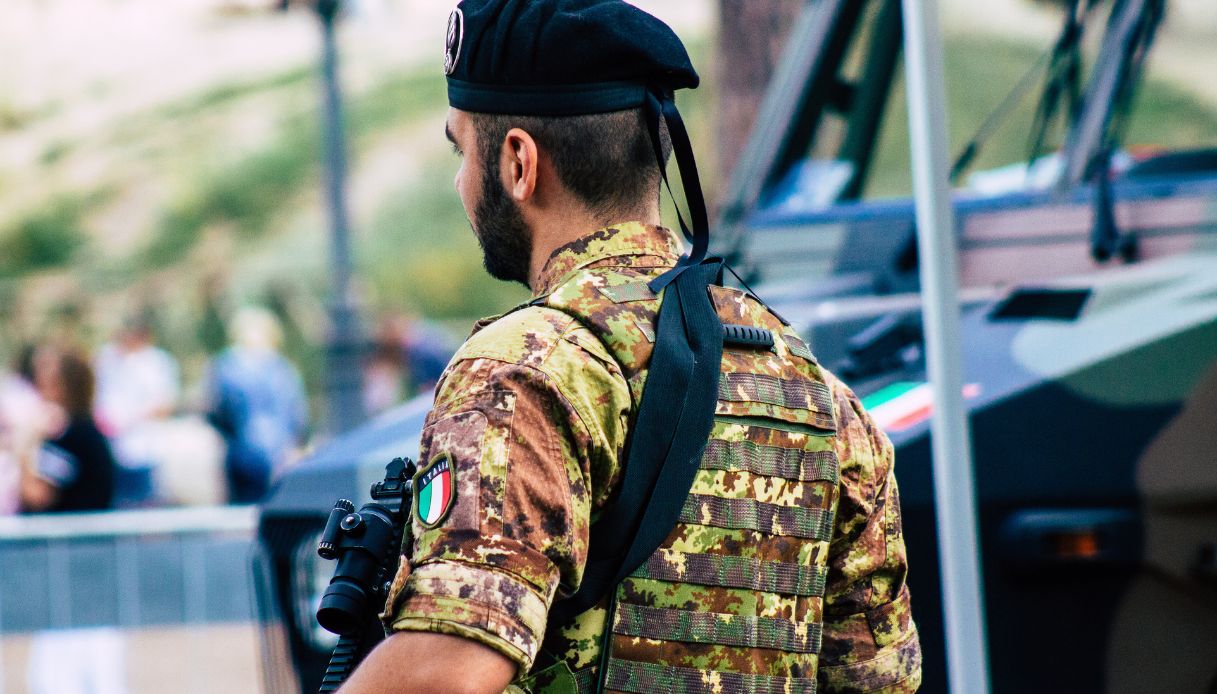 https://wips.plug.it/cips/notizie.virgilio.it/cms/2025/06/riservisti-militari-guerra-governo-minardo-1.jpg
