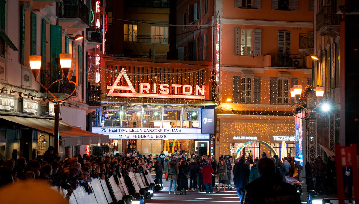 https://wips.plug.it/cips/notizie.virgilio.it/cms/2025/06/sanremo-festival-rai.jpg