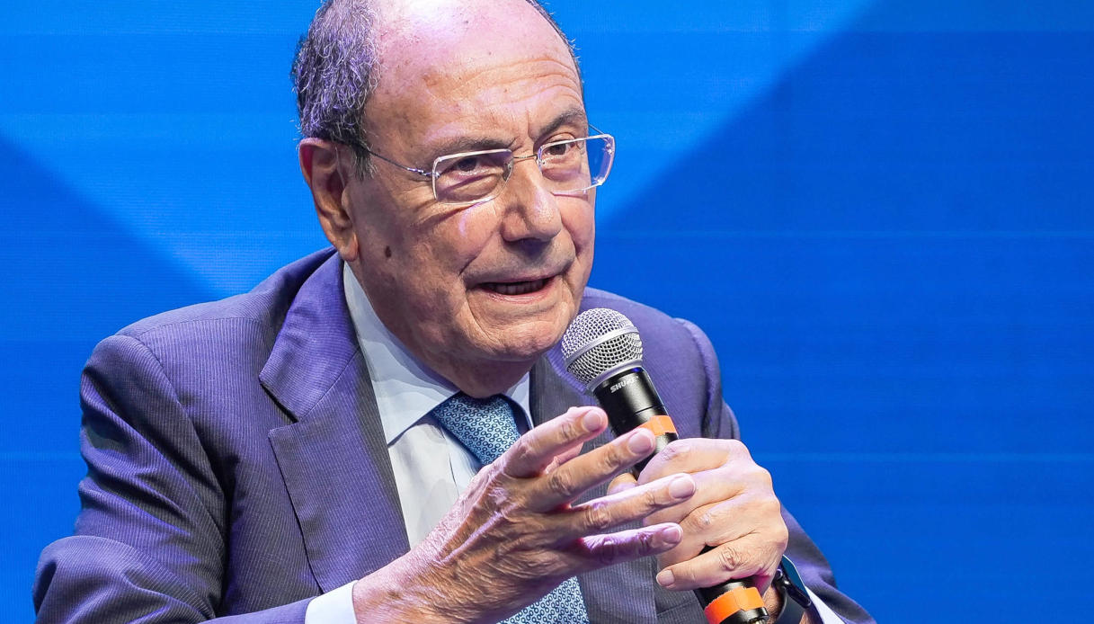 https://wips.plug.it/cips/notizie.virgilio.it/cms/2025/06/schifani-chatgpt.jpg