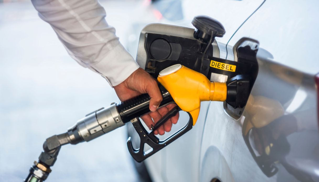 https://wips.plug.it/cips/notizie.virgilio.it/cms/2025/06/stop-auto-diesel-euro-5-1.jpg