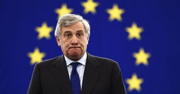 tajani-bandiera-ue