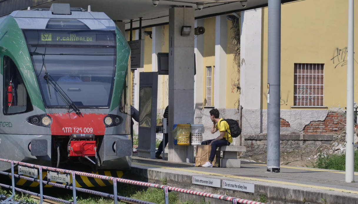 Treni in ritardo per il terremoto ai Campi Flegrei, disagi per regionali e Alta velocità per lo sciame sismico Treni in ritardo per il terremoto ai Campi Flegrei, disagi per regionali e Alta velocità per lo sciame sismico