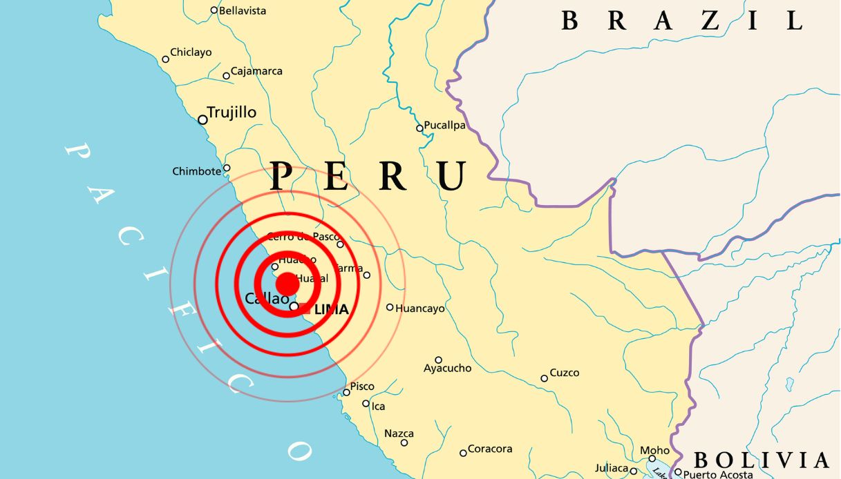 Terremoto a Callao vicino Lima in Perù, scossa di magnitudo 6.1: almeno un morto, molti feriti e frane Terremoto a Callao vicino Lima in Perù, scossa di magnitudo 6.1: almeno un morto, molti feriti e frane