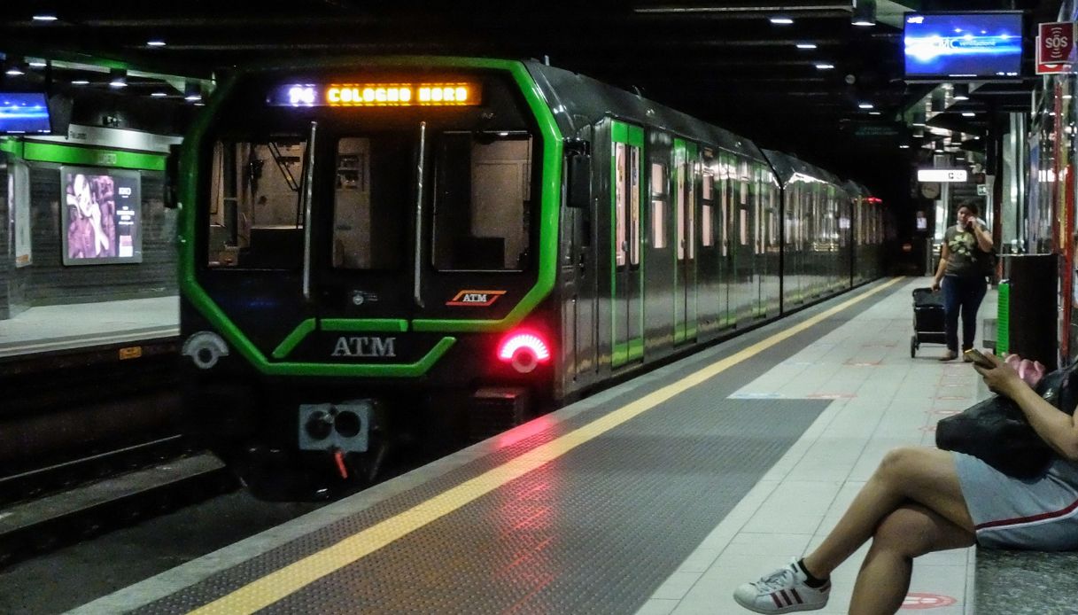 https://wips.plug.it/cips/notizie.virgilio.it/cms/2025/06/train-surfing-linea-verde-m2-milano.jpg