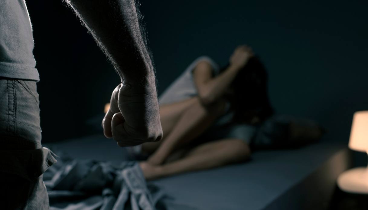 Padre arrestato a Foligno per violenza sessuale sulla figlia minorenne, l Padre arrestato a Foligno per violenza sessuale sulla figlia minorenne, l