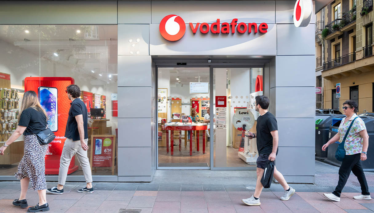 Rete Vodafone down in tutta Italia, problemi anche per gli utenti di Ho Mobile e Poste Mobile Rete Vodafone down in tutta Italia, problemi anche per gli utenti di Ho Mobile e Poste Mobile