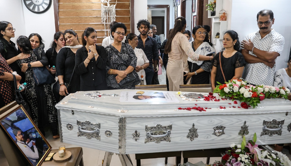 https://wips.plug.it/cips/notizie.virgilio.it/cms/2025/07/air-india-1.jpg