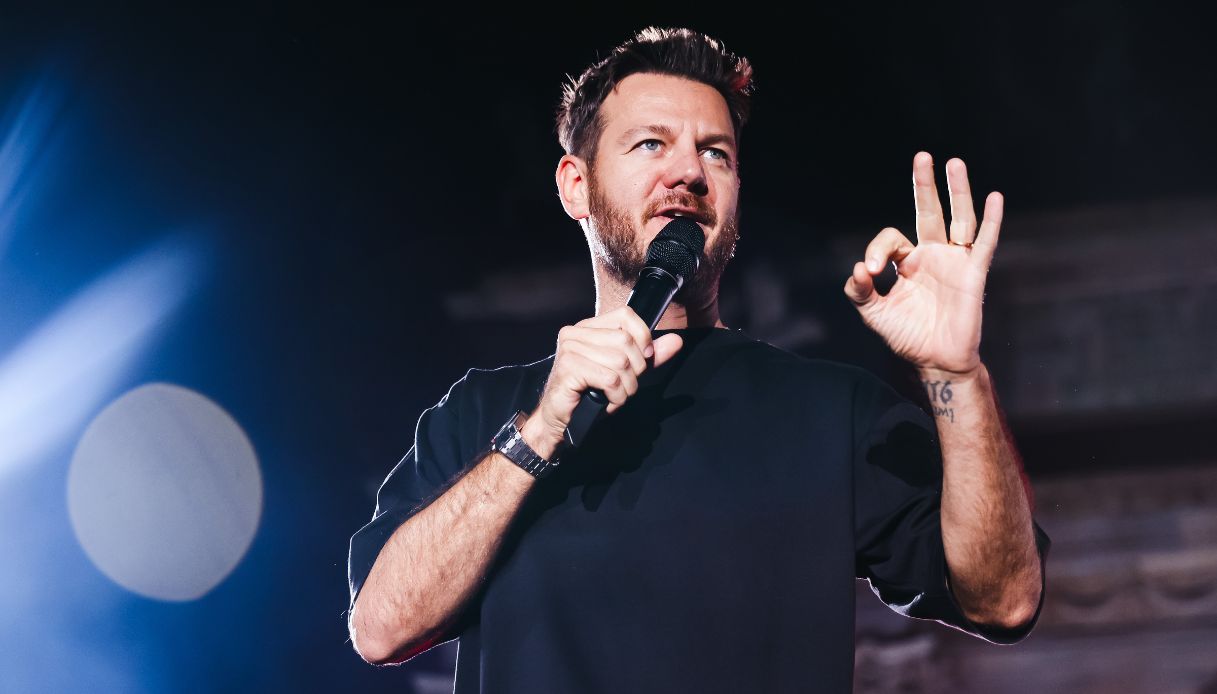 https://wips.plug.it/cips/notizie.virgilio.it/cms/2025/07/alessandro-cattelan-rai-mediaset-2.jpg
