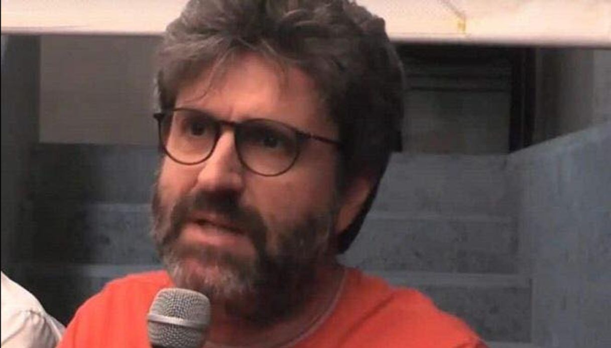 Arrestato il giornalista Mario De Michele per estorsione ad Angelo Brancaccio, ex sindaco di Orta di Atella Arrestato il giornalista Mario De Michele per estorsione ad Angelo Brancaccio, ex sindaco di Orta di Atella
