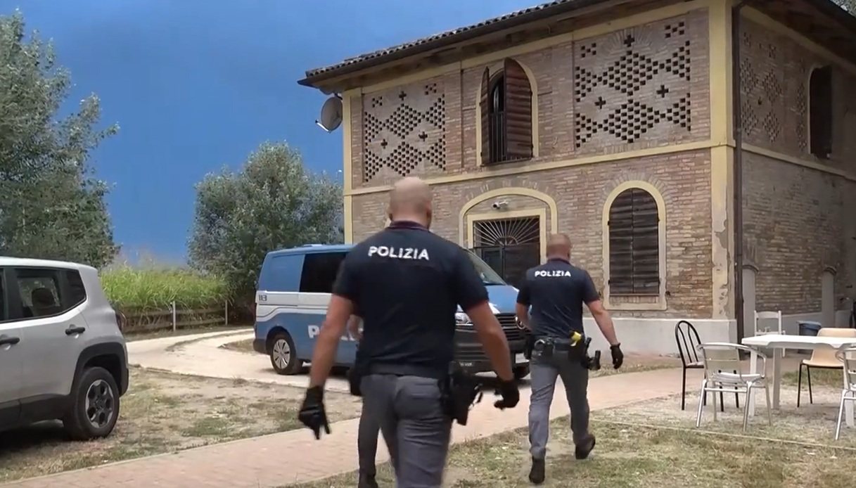 baby gang arrestata a ravenna 9 minorenni in manette violenze feroci tra cui un tentato omicidio con machete