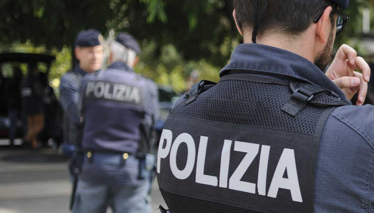 Cadavere di una donna trovato tra le sterpaglie a Roma in via del Mandrione, il corpo già in decomposizione Cadavere di una donna trovato tra le sterpaglie a Roma in via del Mandrione, il corpo già in decomposizione