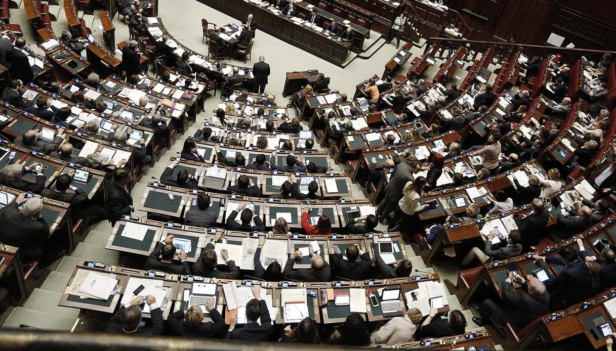 https://wips.plug.it/cips/notizie.virgilio.it/cms/2025/07/camera-alta-infedelta-durigon.jpg