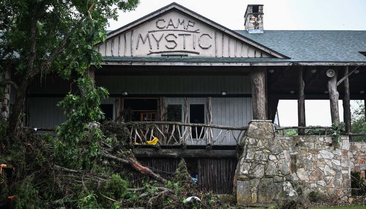 https://wips.plug.it/cips/notizie.virgilio.it/cms/2025/07/camp-mystic-alluvione-texas.jpg