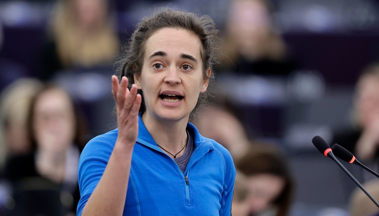 Le dimissioni di Carola Rackete dall'Europarlamento