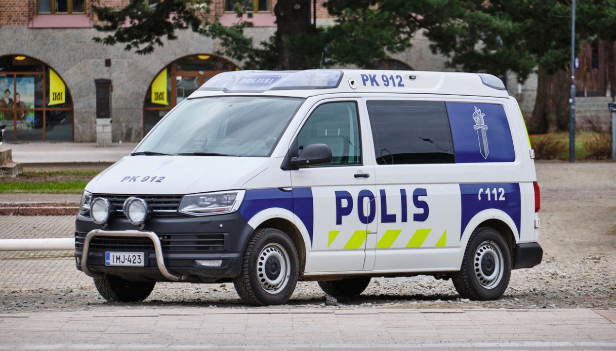 https://wips.plug.it/cips/notizie.virgilio.it/cms/2025/07/centro-commerciale-finlandia-tampere.jpg