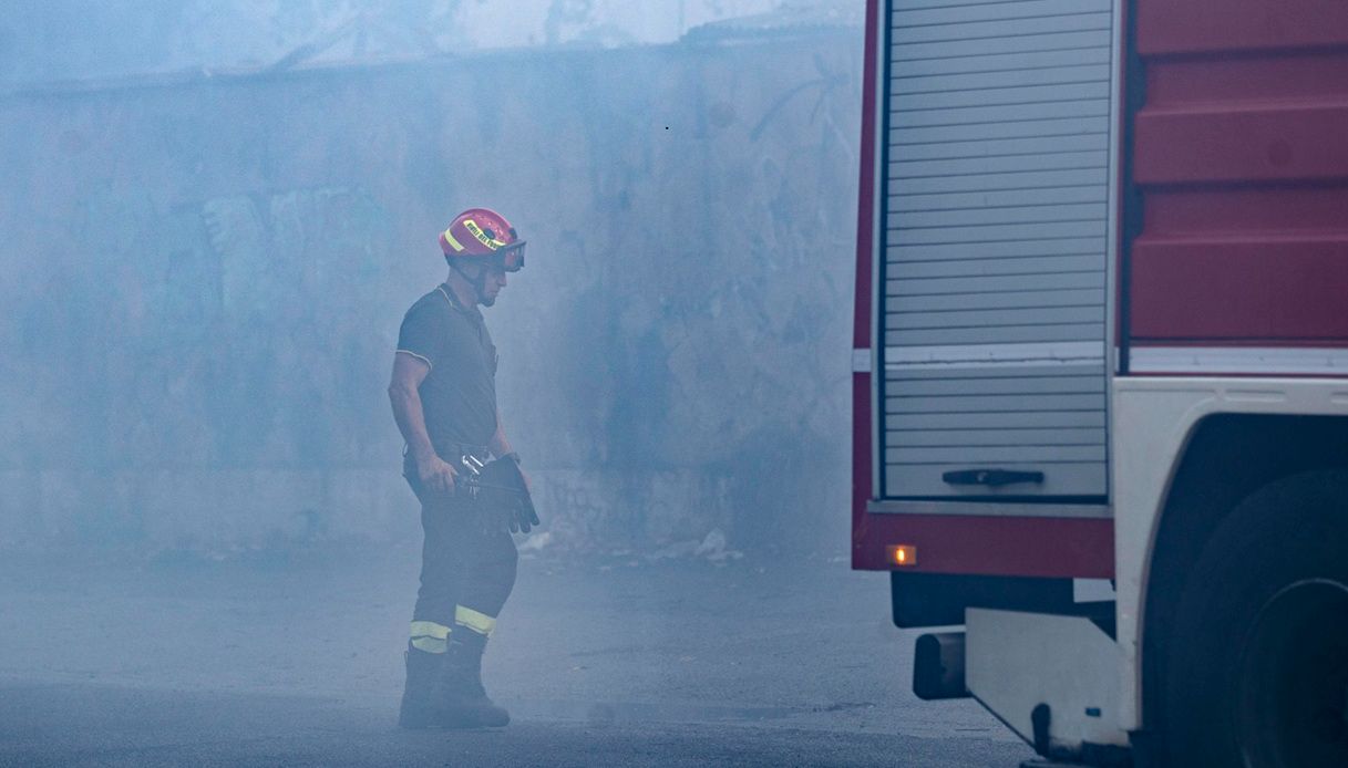 Autocisterna gpl va fuori strada ed esplode a Bologna, autista morto: coinvolta anche un Autocisterna gpl va fuori strada ed esplode a Bologna, autista morto: coinvolta anche un