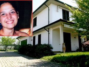 Garlasco, le ipotesi sul dna ignoto nella bocca di Chiara Poggi dal morso alla macchia di sangue sul telefono