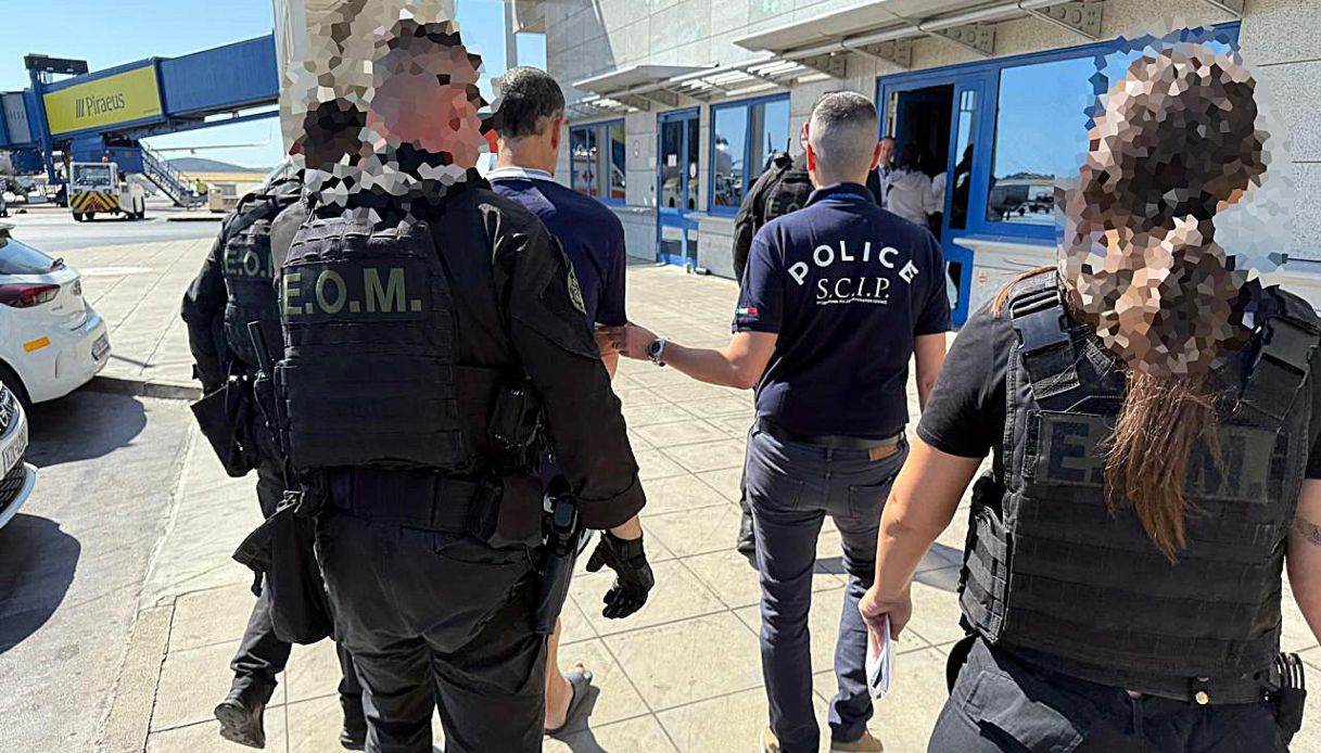 https://wips.plug.it/cips/notizie.virgilio.it/cms/2025/07/francis-kaufmann-polizia.jpg