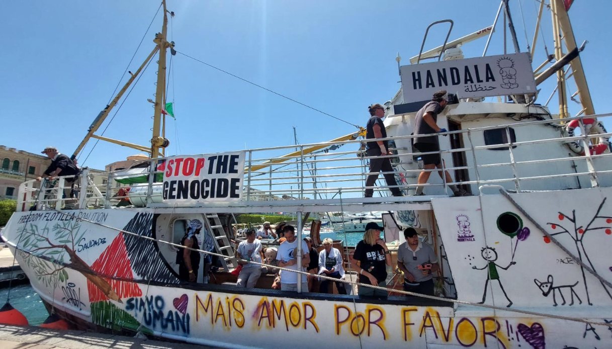 https://wips.plug.it/cips/notizie.virgilio.it/cms/2025/07/freedom-flotilla-handala.jpg